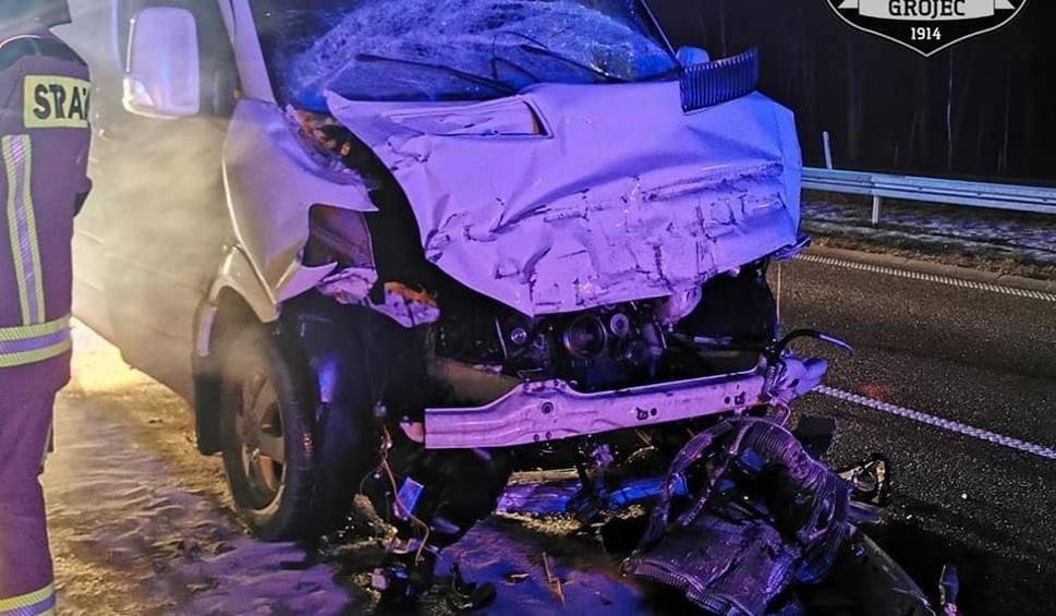 Wypadek na autostradzie A4. Bus wiozący Ukraińców zderzył się z ciężarówką