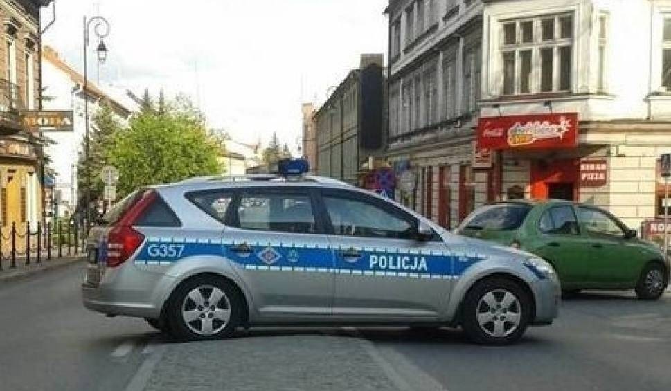 Oświęcim. 20 - latek w audi zderzył się z radiowiozem. Nie uniknie kary