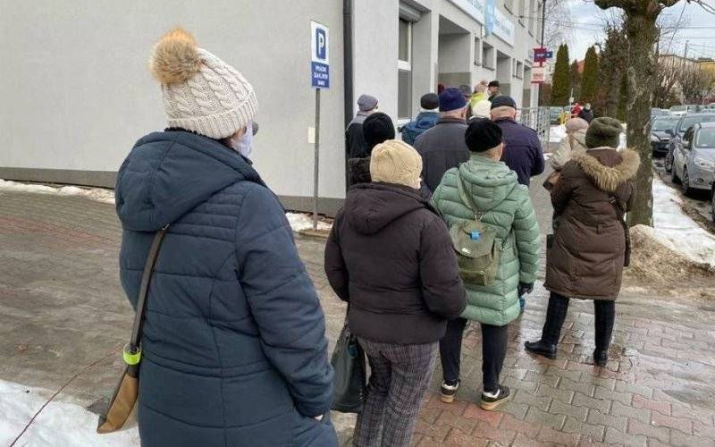 Wadowice. Kolejki do szczepienia na Covid. Kto winny?
