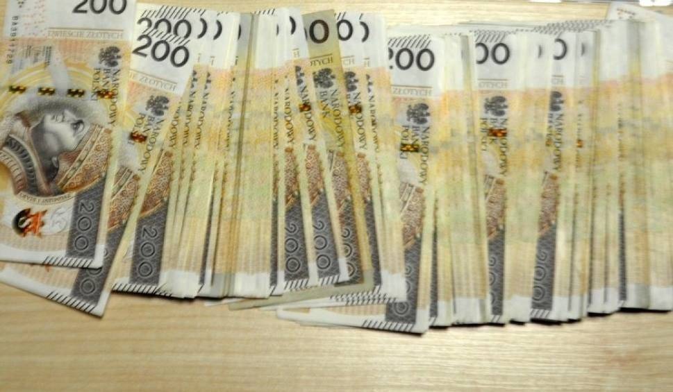 Wyłudził 350 tys. zł, działając „na policjanta” w dwóch województwach