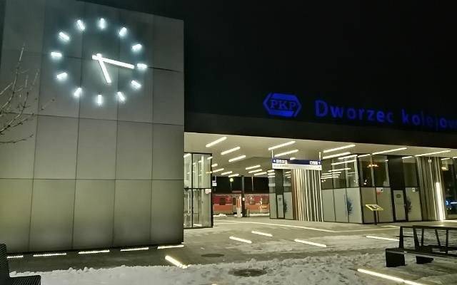Oświęcimski dworzec kolejowy to miniaturka, ale bardzo kolorowa