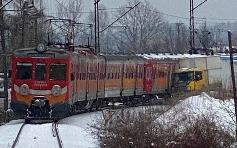 Drugi wypadek na torach w Kalwarii Zebrzydowskiej. Tym razem w pociąg uderzył TIR!