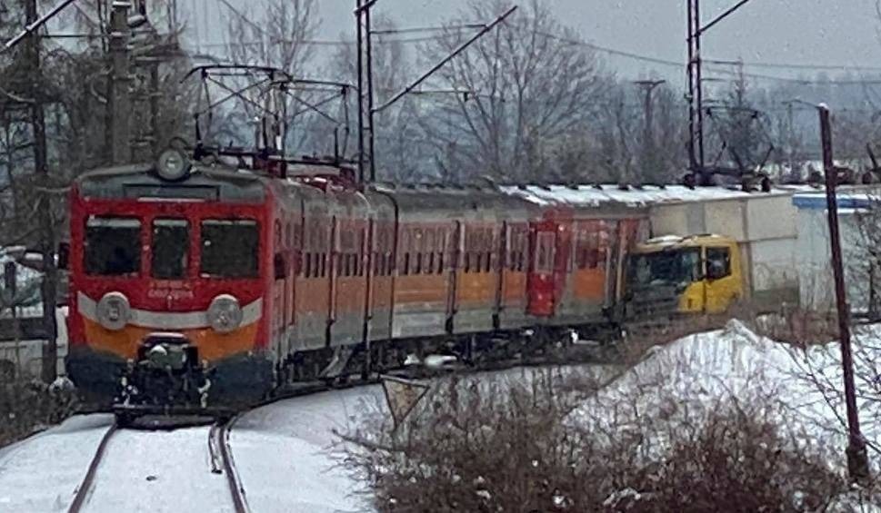Drugi wypadek na torach w Kalwarii Zebrzydowskiej. Tym razem w pociąg uderzył TIR!