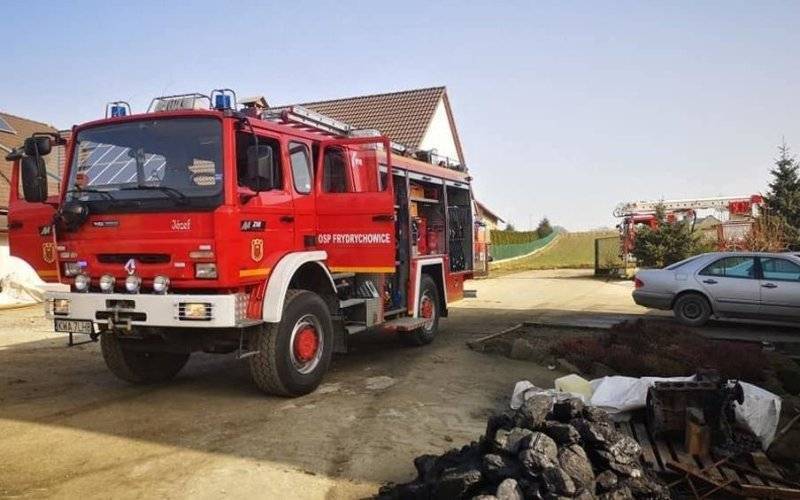 Chciał ugasić pożar swojego domu, został poparzony