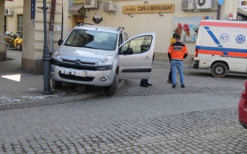 Nietypowy wypadek w Wadowicach. [WIDEO, ZDJĘCIA]