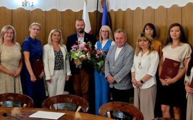 Wrczono akty mianowania dla nauczycieli naszej Gminy