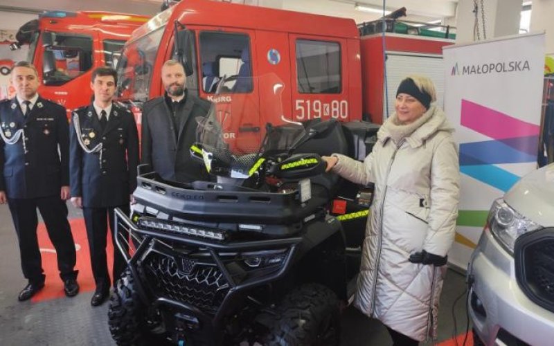 Przekazanie nowego Quada dla OSP Zator oraz wręczenie certyfikatów kursu Kwalifikowanej Pierwszej Pomocy dla strażaków ratowników z gminy Zator