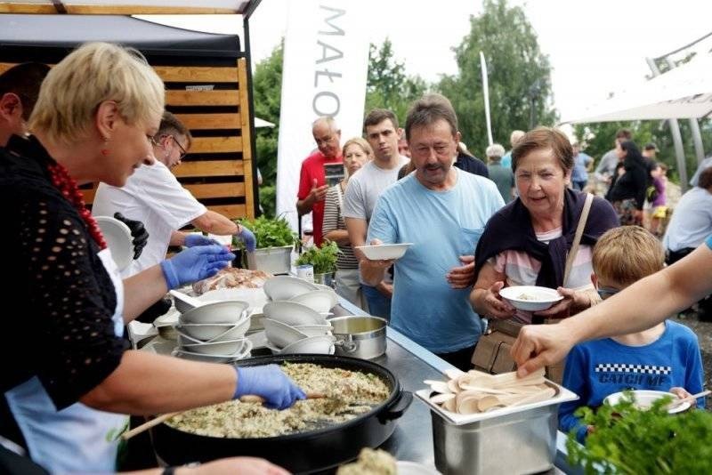 Koło Gospodyń i Gospodarzy Wiejskich w Rudzach zwycięzcą Małopolskiego Festiwalu Smaku w Wygiełzowie