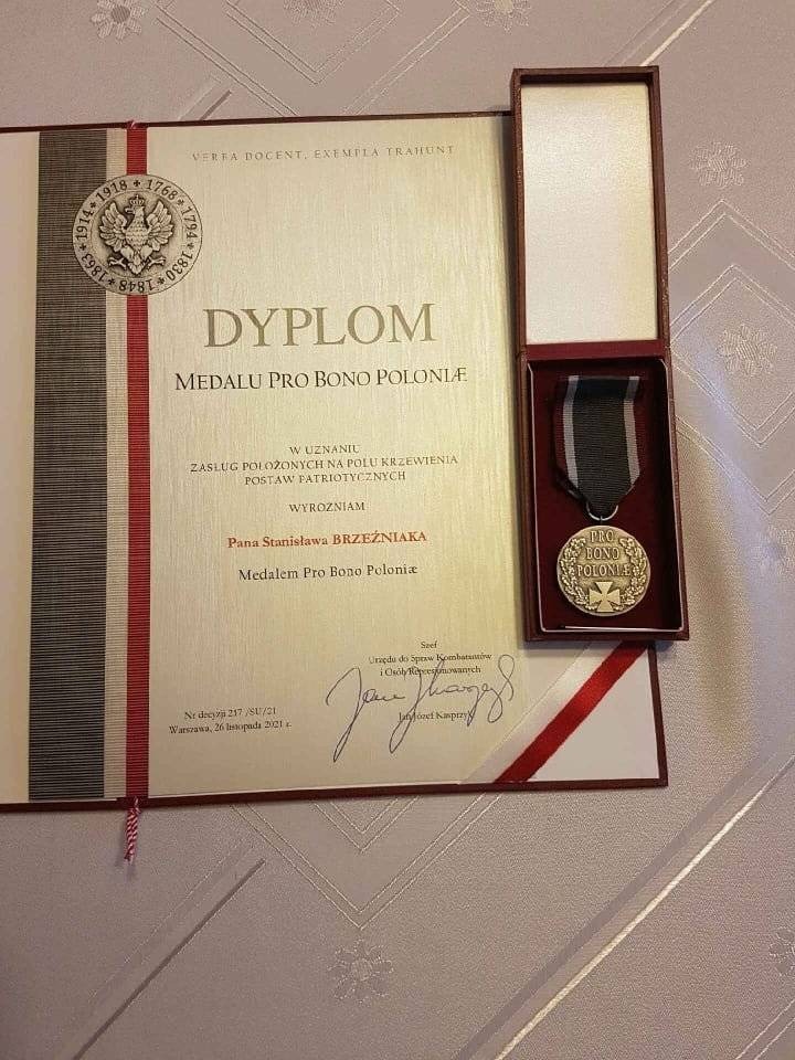 Mieszkaniec gminy Zator Stanisław Brzezniak został nagrodzony medalem Pro Bono Poloniae