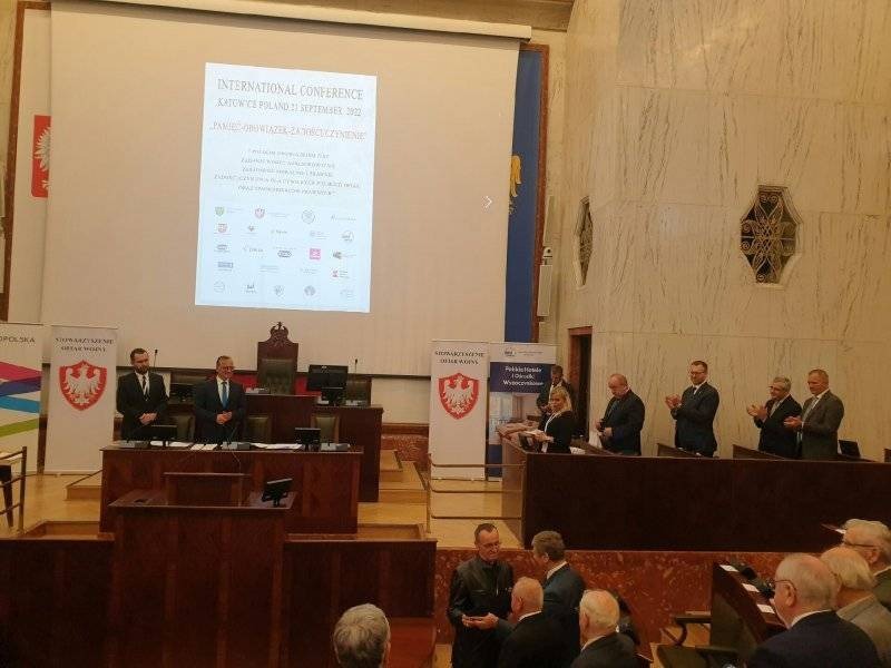 Pan Stanisław Brzeźniak odznaczony „Złotą Odznaką Honorową”.