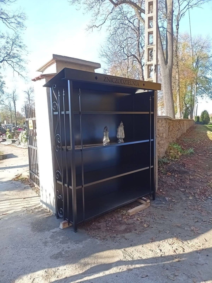 Zniczodzielnie na cmentarzu w Zatorze. Nie wyrzucaj! Podziel się zniczem!