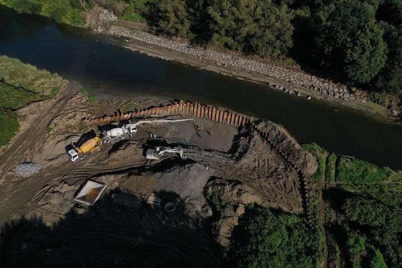 Trwają prace przy budowie nowego ujęcia wody z rzeki Skawy