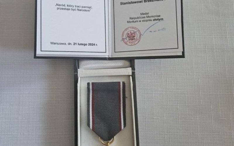 Mieszkaniec Gminy Zator Stanisław Brzeźniak odznaczony złotym medalem Reipublicae Memoriae Meritum