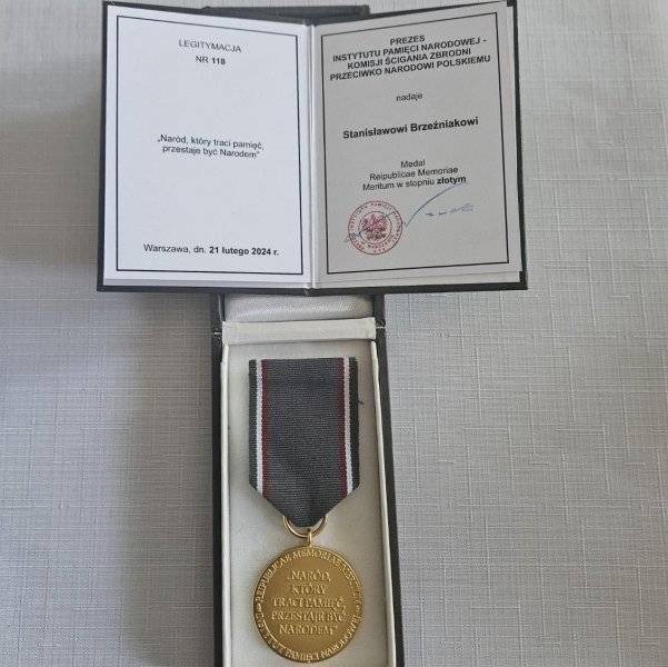 Mieszkaniec Gminy Zator Stanisław Brzeźniak odznaczony złotym medalem Reipublicae Memoriae Meritum