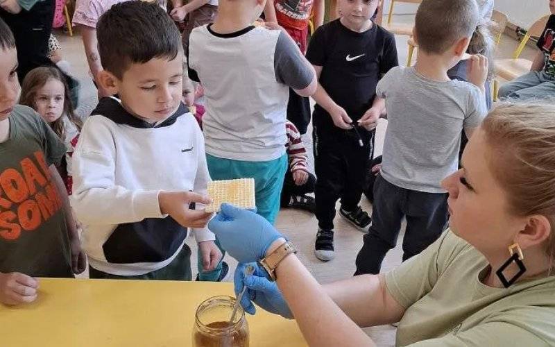 Relacja z Gminnego Dnia Pszczół oraz z przedszkolnych prelekcji
