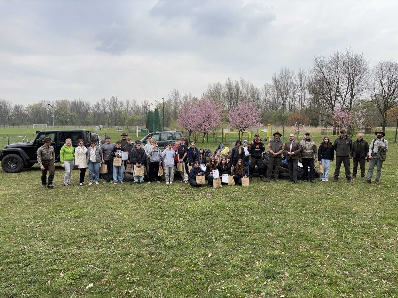 Relacja z akcji ekologicznej „Darz Bór! Czysty Bór! – Sprzątanie Rajska z Myśliwymi”