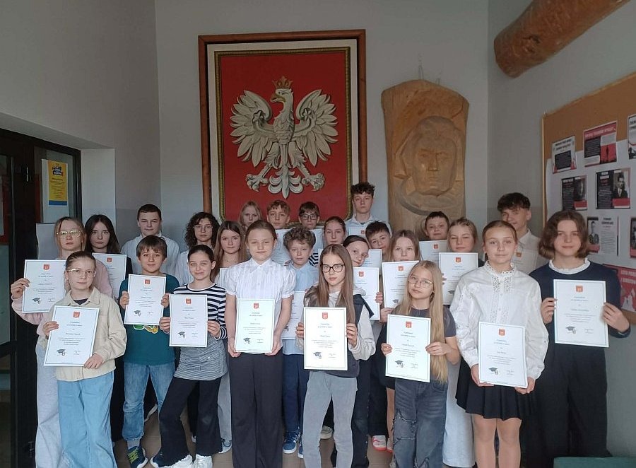 Stypendia Burmistrza Chełmka za wyniki w nauce zostały przyznane