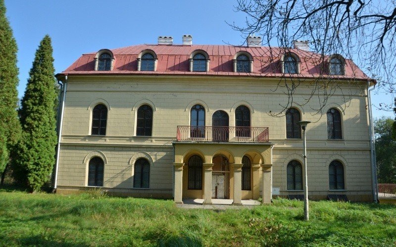 Pałac w Grojcu czeka na kupca