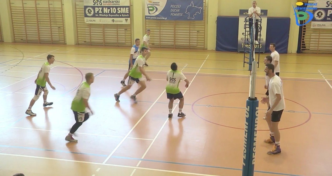 Absolewnci vs uczniowie z okazji 50. lat „Kopernika” [ZOBACZ VIDEO]