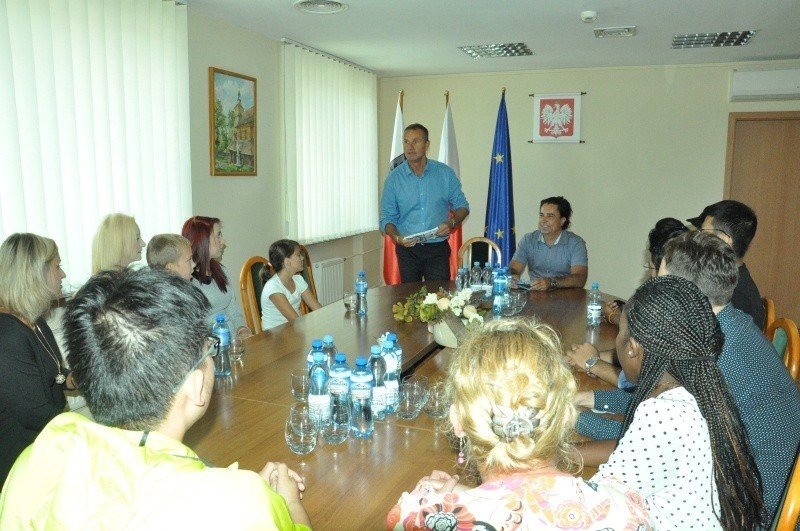 Dzieci z Domów Dziecka z wizytą w starostwie