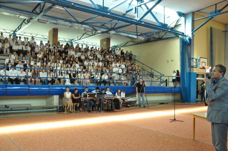 Uczniowie wracają do szkolnych ław