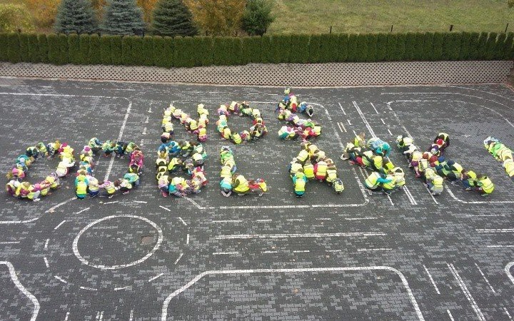 Dzieci z Przeciszowa noszą odblaski