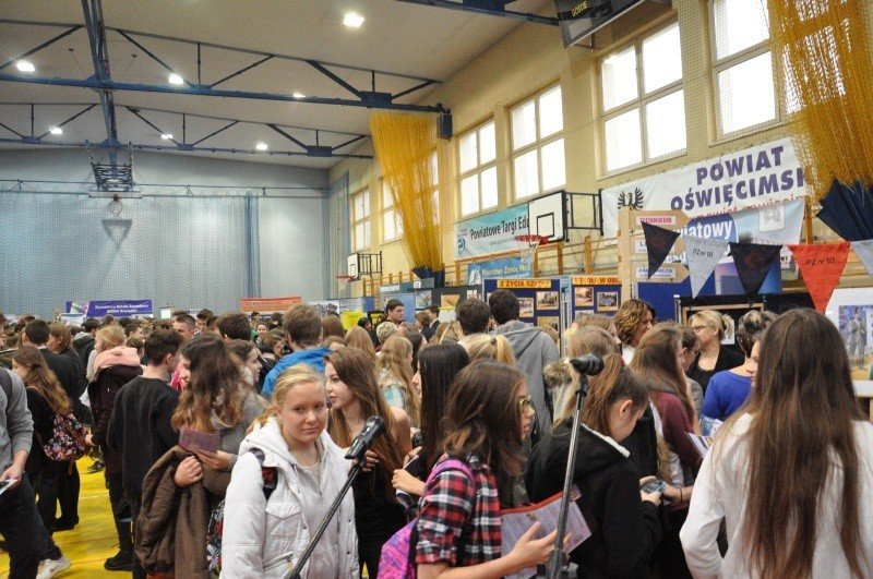 Tłumy młodzieży na Targach. Jest w czym wybierać