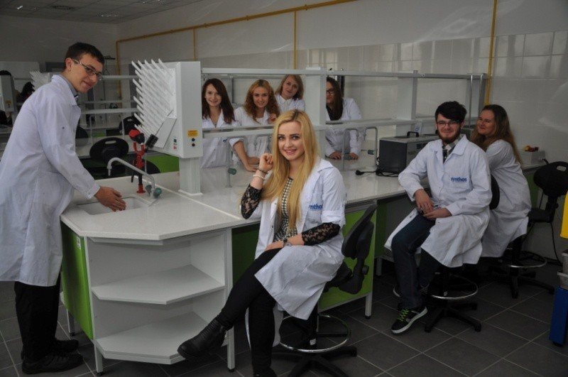 Synthos S.A. sponsoruje sprzęt do nowego laboratorium