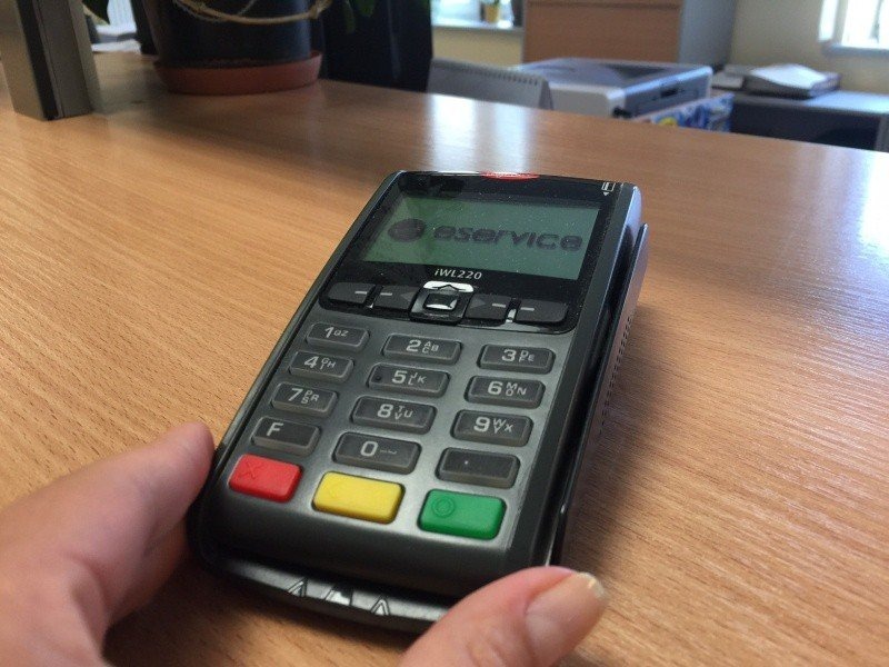 Terminale płatnicze ułatwiają załatwienie urzędowych spraw