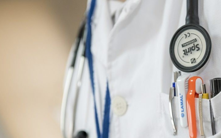 Pomoc materialna dla studentów kształcących się w szkole wyższej na kierunku lekarskim