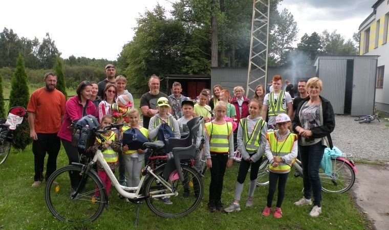 BRZESZCZE. Młodzieżowy Rajd Rowerowy. Uczestnicy poznali Miejsca Pamięci