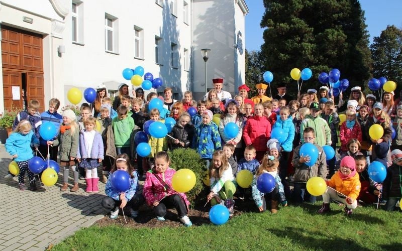 Młodzi studenci rozpoczynają naukę na Uniwersytecie
