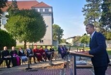 Odsłonięcie pomnika rotmistrza Witolda Pileckiego w PWSZ w Oświęcimiu