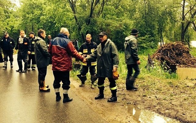 Wody w części rzek opadają [godz. 15:30]