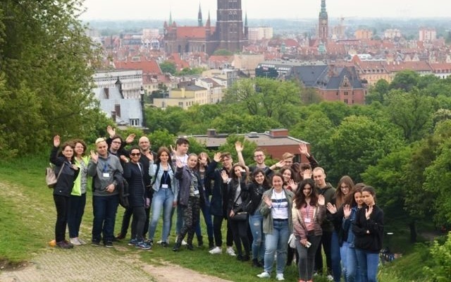 Nad morzem młodzież twórczo spędziła czas
