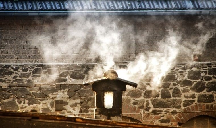 Prośby i groźby nie skutkują. Wciąż puszczają śmieci z dymem