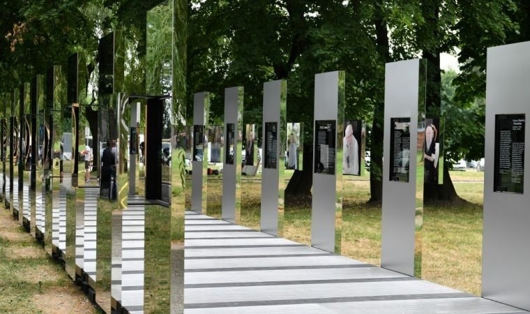 Przez pryzmat wiary. Poruszająca wystawa w Muzeum Auschwitz