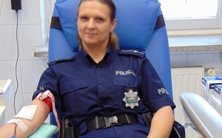 Kropla krwi na wagę złota. Policjanci dają dobry przykład