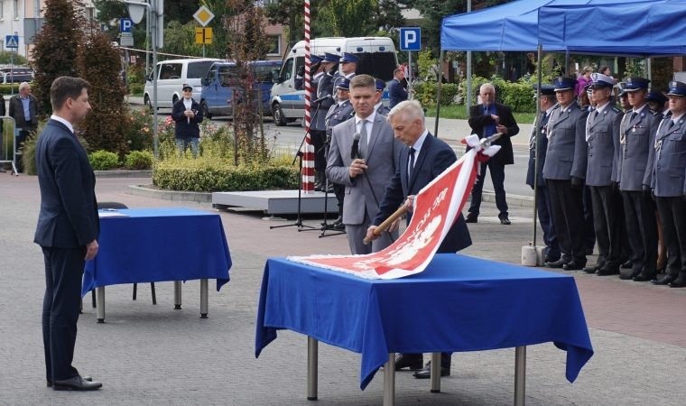 Dar samorządów Powiatu Oświęcimskiego dla Policji