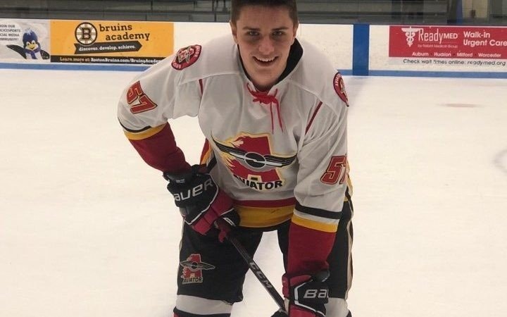 Młody hokeista Unii uskrzydlony grą w nowojorskich “Lotnikach”