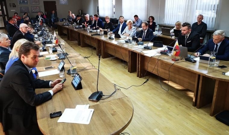 Powiat zapewnił środki na stację pomiaru jakości powietrza i zakup wozów strażackich