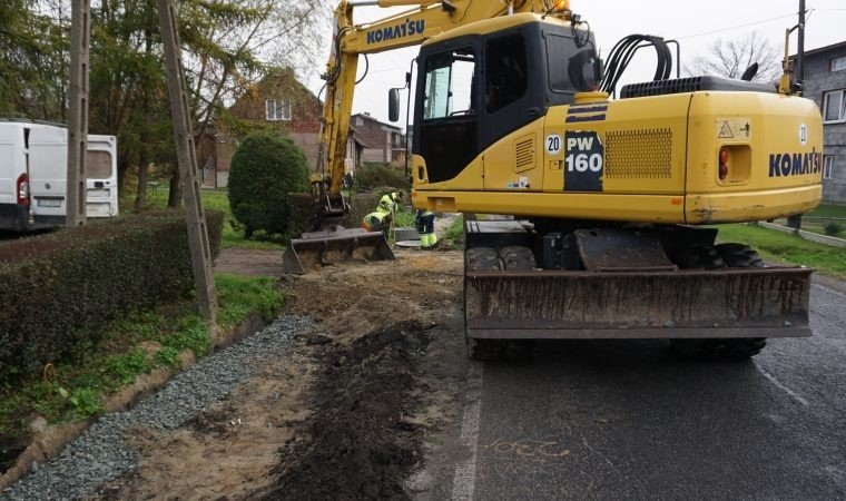 Wznowiono prace na ul. Suskiego we Włosienicy. Finisz jeszcze w tym roku