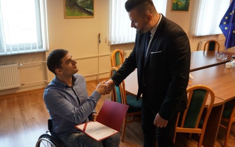 Mistrzowski wyczyn Kamila doceniony przez władze Powiatu Oświęcimskiego
