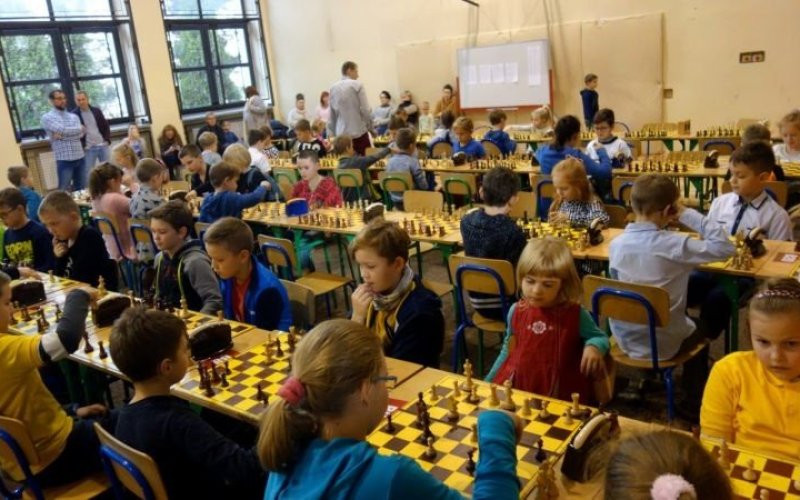 Mali i duzi szachiści rywalizowali o Puchar Starosty Oświęcimskiego