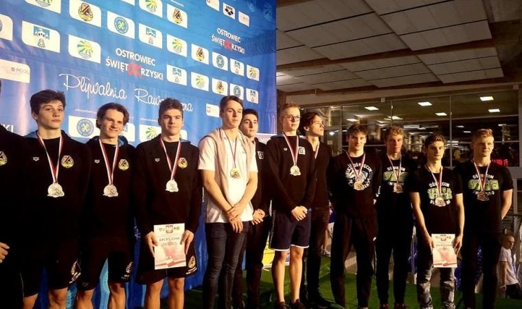 31 medali dla pływaków z SMS Oświęcim