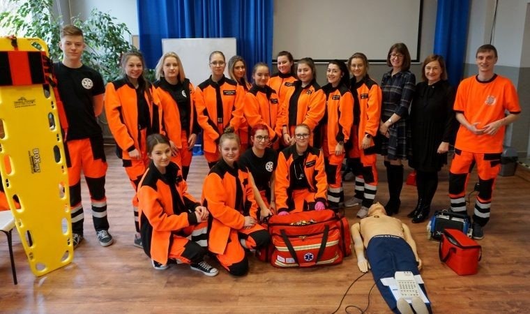 Pokaz na „szóstkę”. W PZ nr 6 w Brzeszczach wiedzą jak uratować komuś życie