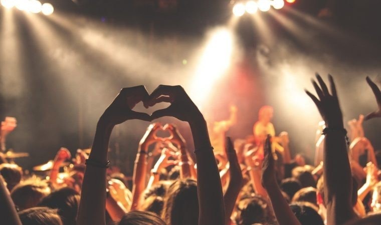 Zarządzenie wojewody ws. zawieszenia imprez artystycznych i rozrywkowych