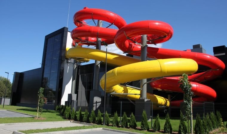 Kryta pływalnie w powiecie czynne jedynie dla wybranych grup