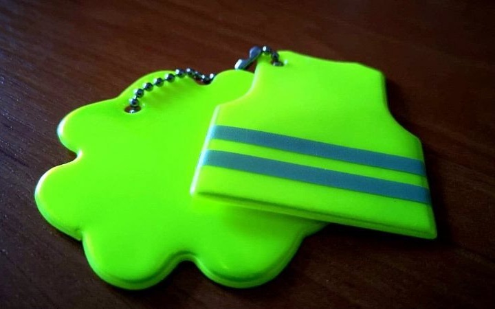 Piesi, bądźcie widoczni na drodze. Apel oświęcimskiej drogówki