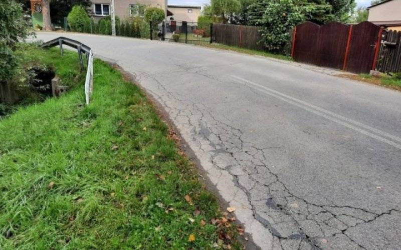 Asfaltowanie ulicy Grojeckiej w Zaborzu. 6 listopada wieczorem odcinek drogi będzie nieprzejezdny